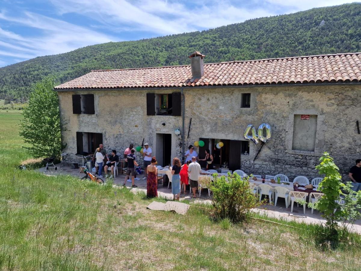 La grande maison dans la prairie Caille Extérieur photo